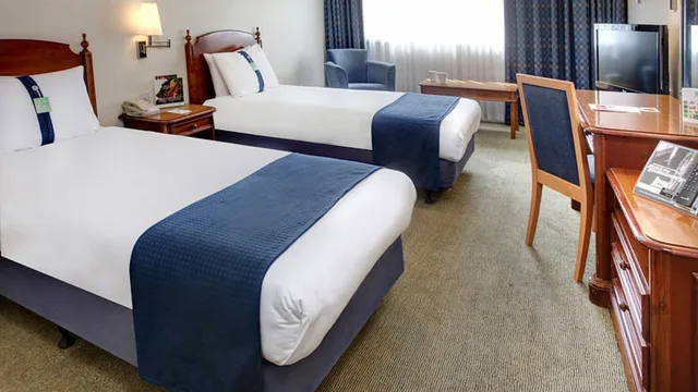 غرفة قياسية بسريرين منفصلين، Holiday Inn Aylesbury 2/10