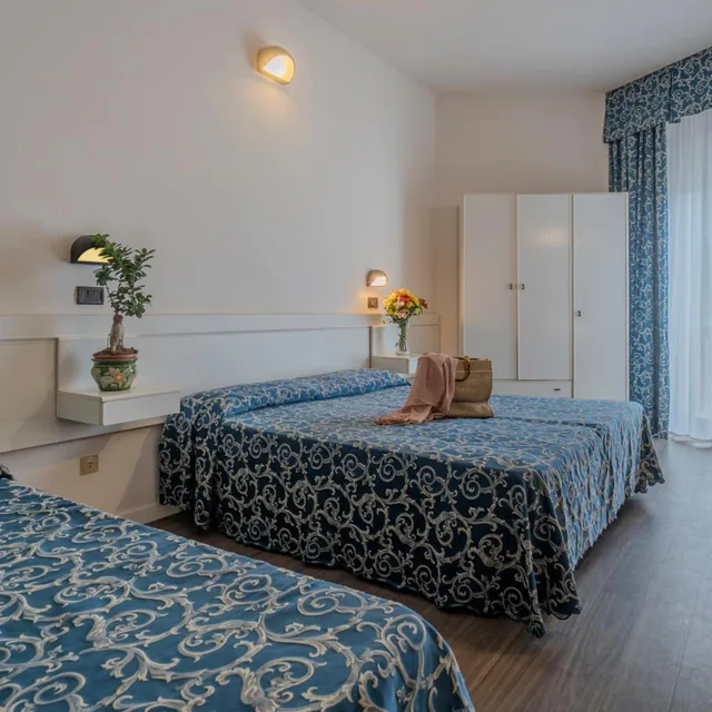 غرفة ثلاثية بإطلالة جزئية على البحر، Hotel 2000 3/7