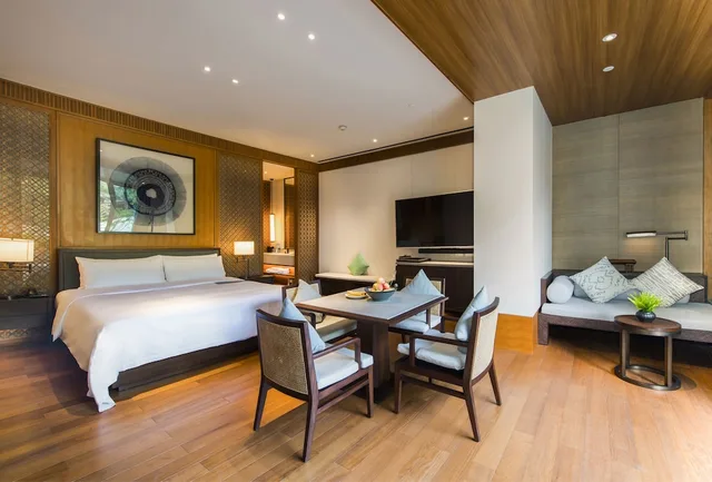 Garden, Guest Room, Premium, King Bed, Side Pool View, Private Pool, Balcony، Le Meridien Shimei Bay Beach Resort & Spa 2/3