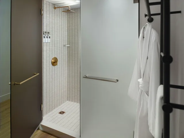 Tower, Artist, Studio, King Bed، Omni Boston Hotel at the Seaport 5/5