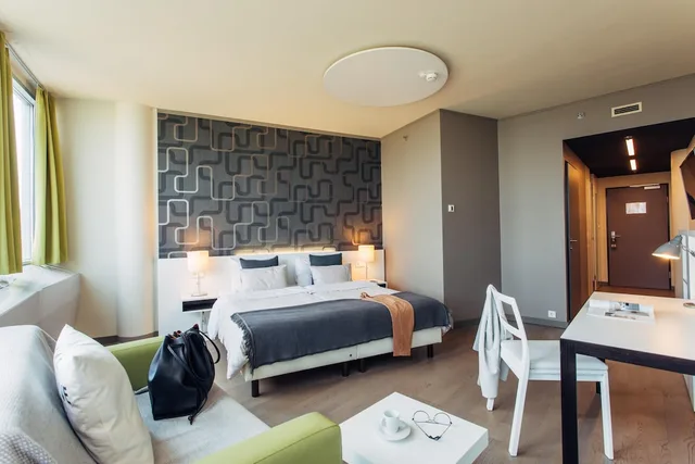 غرفة قياسية بسريرين منفصلين بإطلالة على النهر، harrys home Wien Millennium Tower 3/10