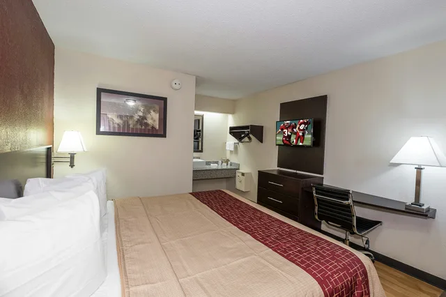 غرفة ديلوكس بسرير كينج، Red Roof Inn Columbus East - Reynoldsburg 1/5