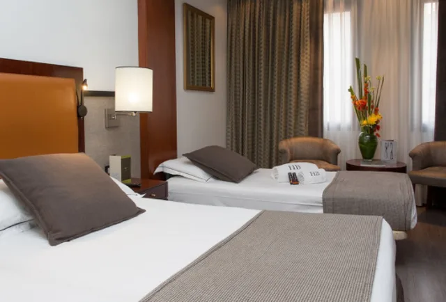 Family 5، Hotel Balmoral 1/1