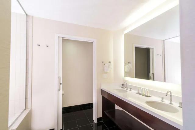 جناح بسرير كينج، Doubletree By Hilton Hotel San Diego - Mission Valley 2/3