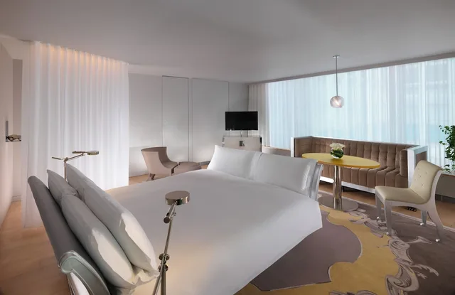 Loft, Junior Suite, King Bed, Sanderson London 1/3
