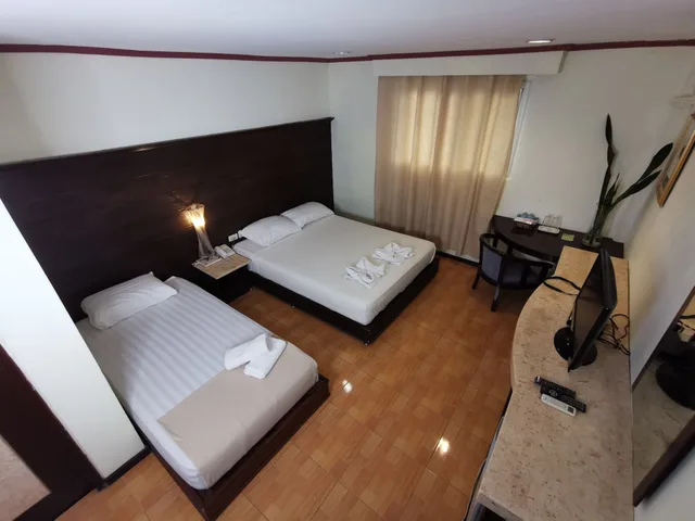 Room, 1 Queen and 1 Single Bed, Pool Side، Cebu Hilltop Hotel 2/5
