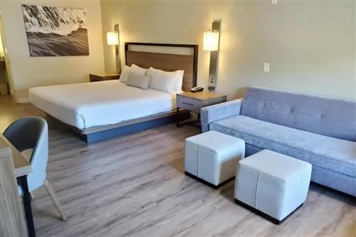 غرفة ديلوكس بسرير مزدوج، Wyndham Garden San Diego near SeaWorld 1/3