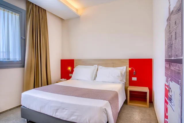 غرفة بسرير مزدوج أو سريرين منفصلين بحمام خاص، Hotel Bramante Spa 4/10