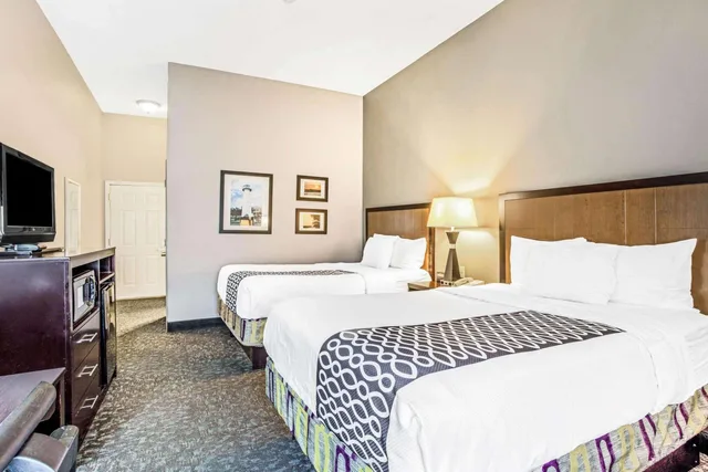 غرفة بسريرين مزدوجين لذوي الإعاقة، La Quinta Inn & Suites by Wyndham Biloxi 1/1