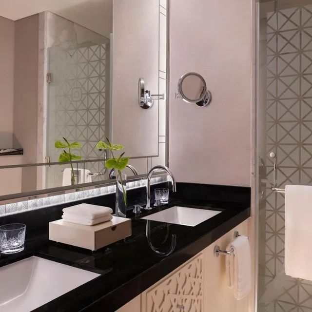 جناح بانورامي بإطلالة على البحر بشرفة بغرفتي نوم، The St. Regis Marsa Arabia Island, The Pearl Qatar 7/10