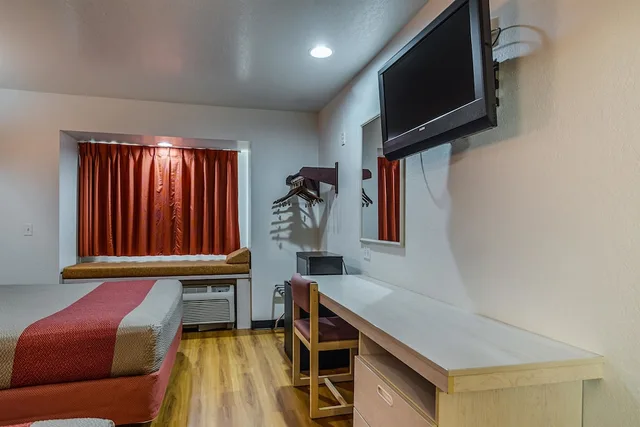 غرفة قياسية بسريرين كوين، Motel6 McAlester, OK 4/8