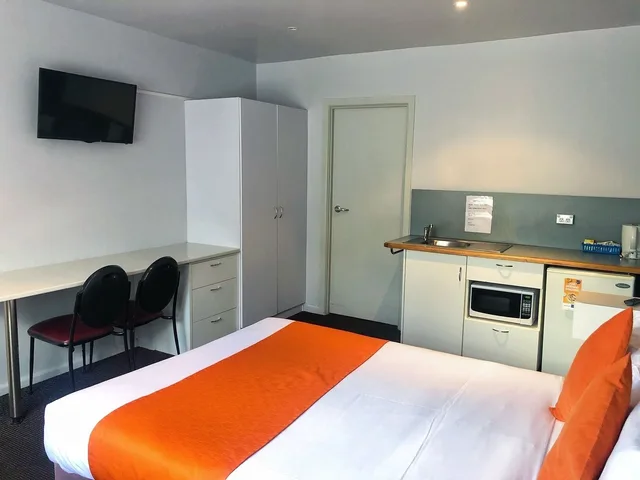 استوديو اقتصادي بسرير كوين وسرير فردي وسرير بطابقين وسرير كوين بغرفتي نوم مفردة بسرير فردي، Waterfront Lodge Motel 1/3