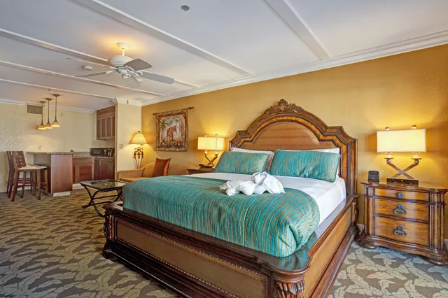 جناح جونيور بسرير كينج بإطلالة جزئية على البحر مع أريكة، Pacific Terrace Hotel 5/8