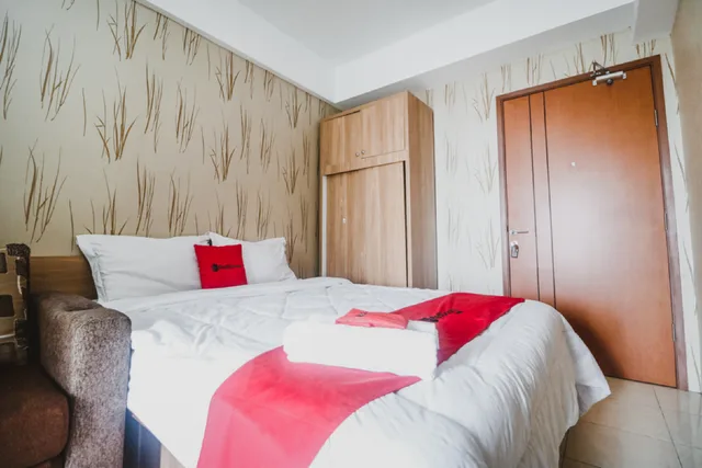 غرفة قياسية، RedDoorz Apartment @ Green Lake View Ciputat 1/4