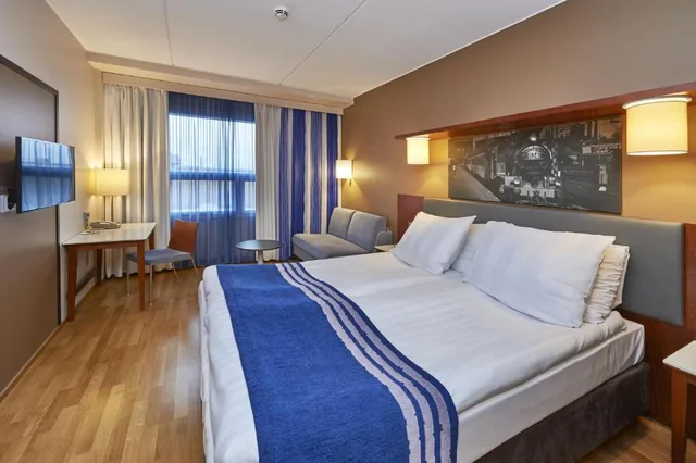 Room, Queen Bed, Holiday Inn Tampere Central Station 1/7
