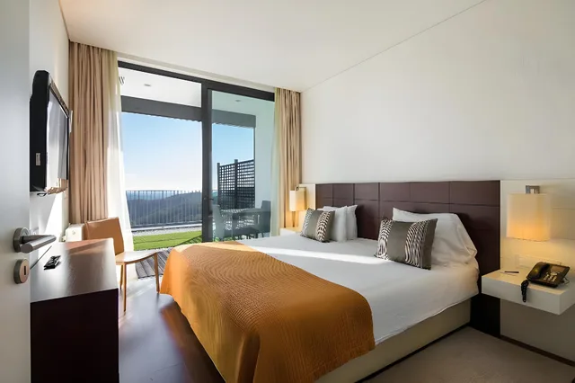 جناح بانورامي بشرفة، Monchique Resort And Spa 1/1