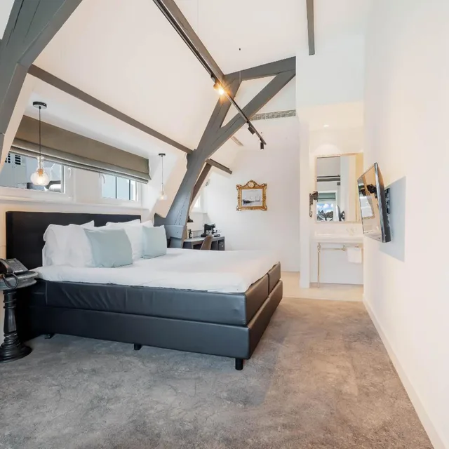 جناح، Hotel Maassluis 1/10