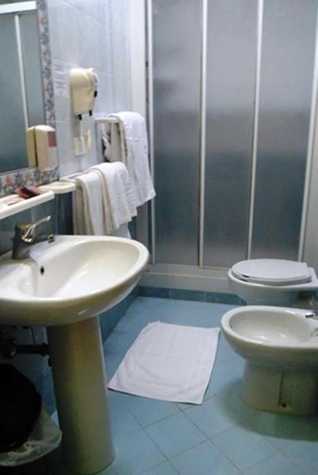 غرفة رباعية، Hotel Alba 2/2