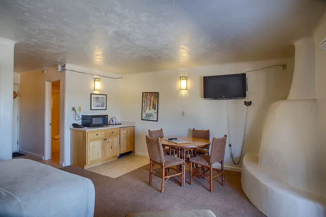 Lodge, Studio, 1 Queen and 2 Bunk Beds، Sioux Lodge Suites by Grand Targhee Resort 6/8