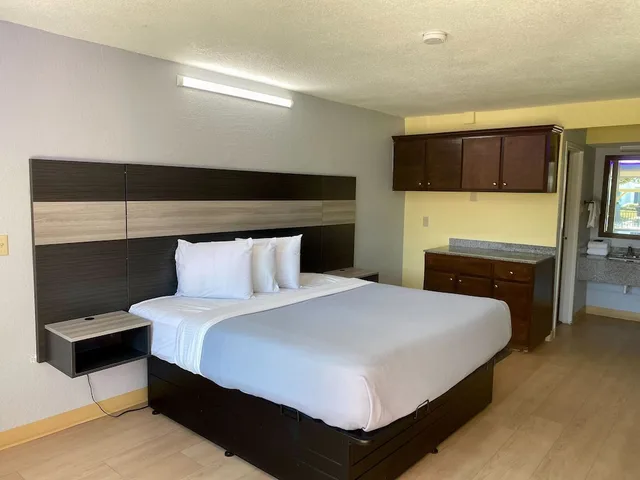 غرفة قياسية مفردة بسرير كينج، Rest and Relax Inn (ex Quality Inn and Suites University Area) 1/10