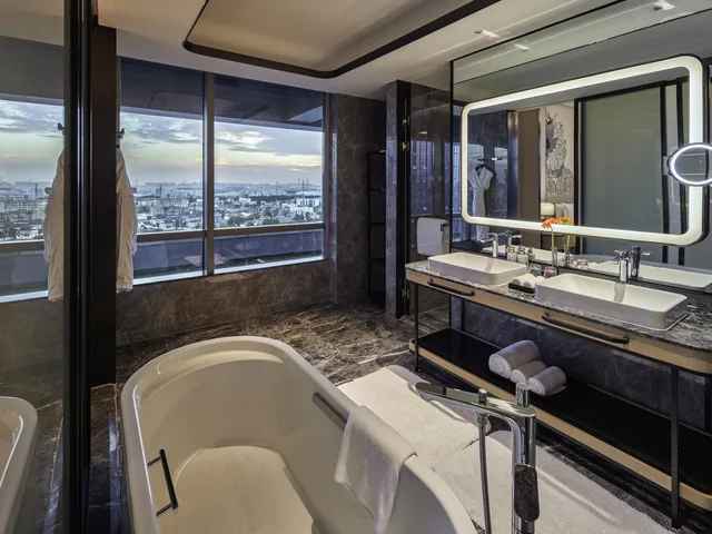 Deluxe, Suite, King Bed, City or Lake View, Lounge Access، Pullman Suzhou Taicang 3/4