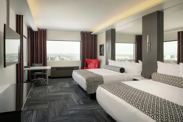 Room, Multiple Beds، The Davenport Grand, Autograph Collection 2/4