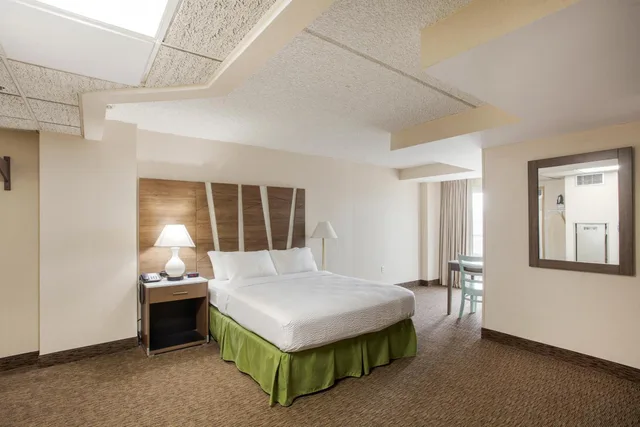 Deluxe, Queen Bed, Lateral Side Sea View، Americana Hotel Oceanfront 4/7