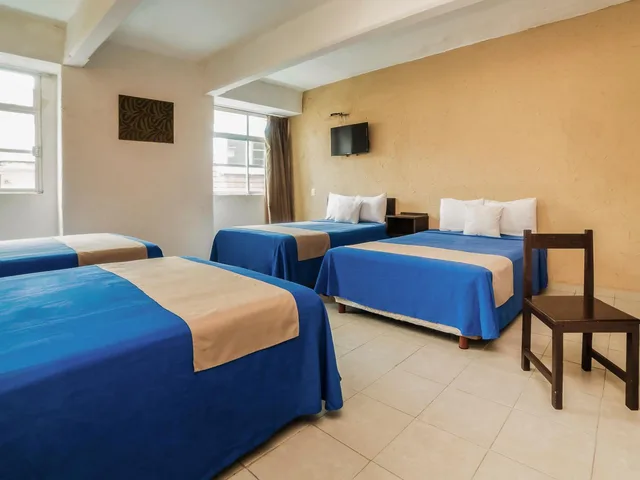 غرفة رباعية بحوض استحمام، Hotel Trianon 6/9