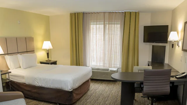 استوديو بسرير كوين لذوي الإعاقة، Candlewood Suites St. Joseph Benton Harbor 1/3