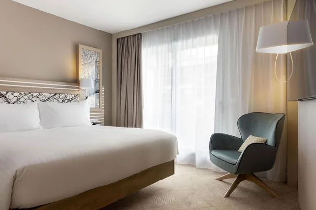 Connecting, Family, King and Queen Bed, Hilton Garden Inn Le Havre Centre 6/9