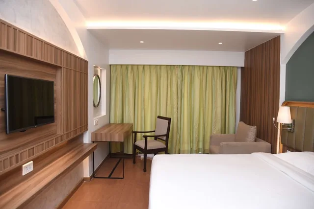 غرفة ديلوكس بسرير كينج بإطلالة على المسبح، Park Inn By Radisson Goa Candolim 2/10