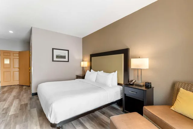 غرفة بسرير كينج لذوي الإعاقة، Best Western Plus Des Moines West Inn & Suites 1/4