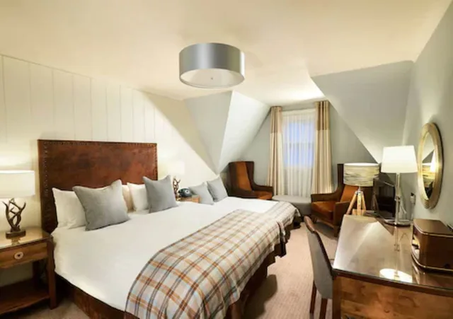 غرفة عائلية بسرير مزدوج مع أريكة، Loch Fyne Hotel & Spa 1/4