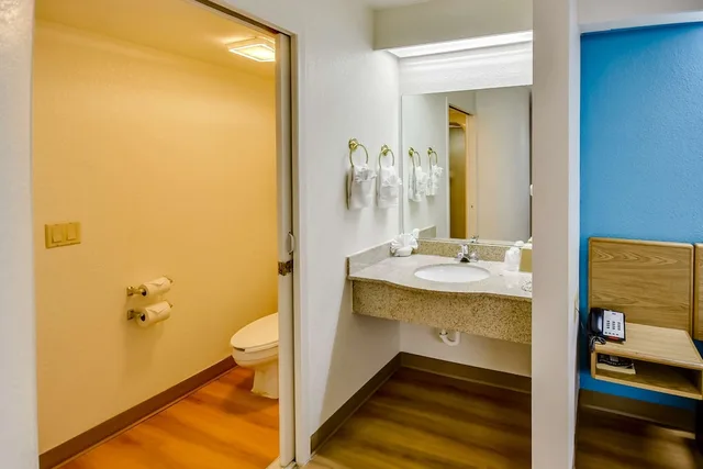 غرفة قياسية بسرير كينج، Motel6 Katy, TX - Houston 5/6