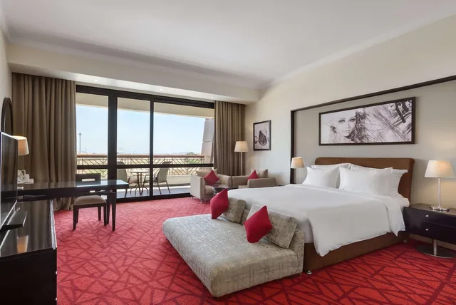 Superior, Twin Beds, Lake and Golf View, Lake View, Terrace، Radisson Blu Alexandria 2/10