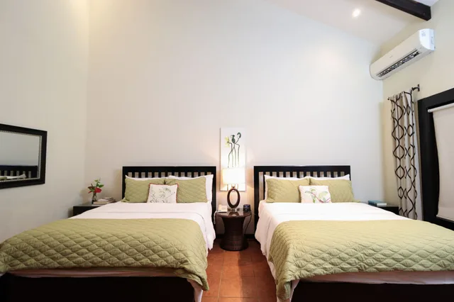 جناح بسريرين كوين، The Riverside Inn 5/9