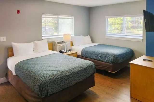 Efficiency, 2 Double Beds، Suburban Studios Stuart near Federal Hwy 1 1/4