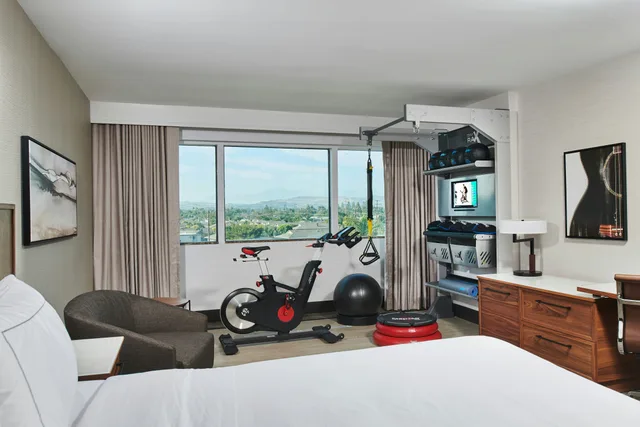 Fitness, King Bed, Accessible، Doubletree By Hilton Fullerton Ca 1/3