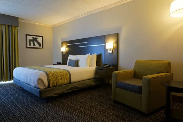 Room, King Bed, Best Western Plus Morristown Conference Center 4/8
