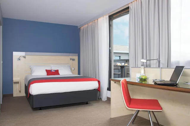 جناح بسرير كوين بشرفة، HOLIDAY INN EXPRESS TOULOUSE AIRPORT 1/6