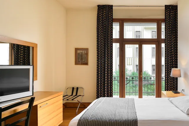 غرفة قياسية ثلاثية، Le Palace Hotel 1/10