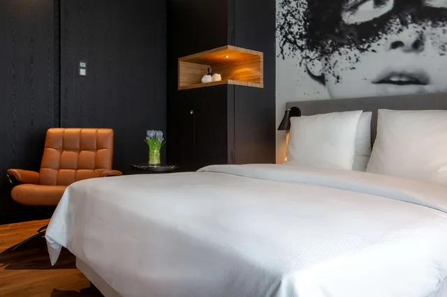 1 Bedroom, Urban, Suite, King Bed, Balcony، Radisson Blu Hotel Cologne 2/6