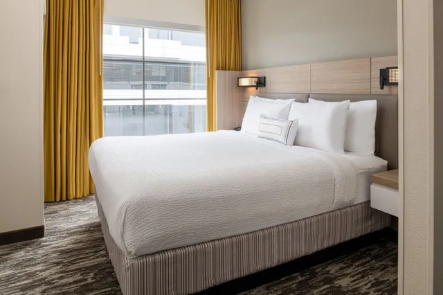 جناح ركني بسرير كينج، Springhill Suites Seattle Downtown South Lake Union 2/4
