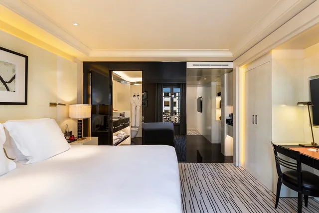 جناح بشرفة، Hotel Montaigne 1/1