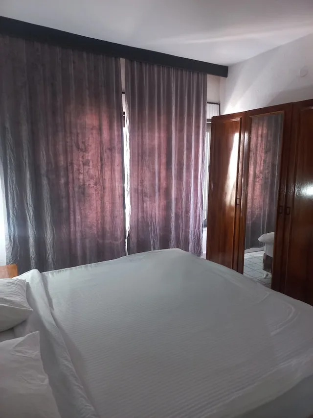 شقة عائلية بسرير كوين وسرير مزدوج بغرفة نوم واحدة مع أريكة في الطابق الأرضي، Delphin Apart Hotel 2/10