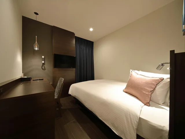Room, Double Bed, Red Roof Inn And Suites Osaka Namba Nippombashi 3/10