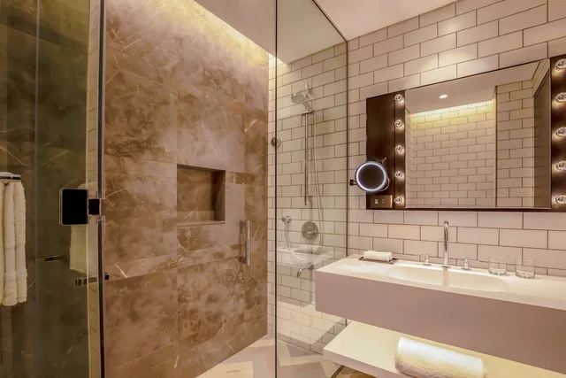 Artist, 2 Double Beds, Pool View، The WB Abu Dhabi, Curio Collection by Hilton 5/5