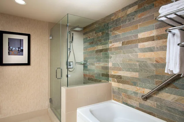 غرفة كبيرة بسرير كينج مع أريكة، The Westin Verasa Napa 4/5