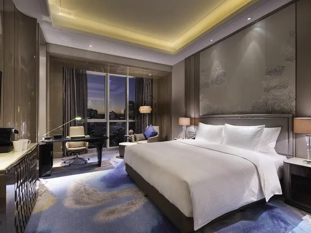 Superior, King Bed, City View, Pullman Yantai Center 1/10