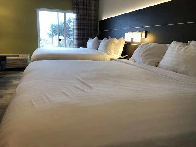 غرفة قياسية بسريرين كينج، Holiday Inn Express Hotel And Suites Seaside Convention Center 3/9